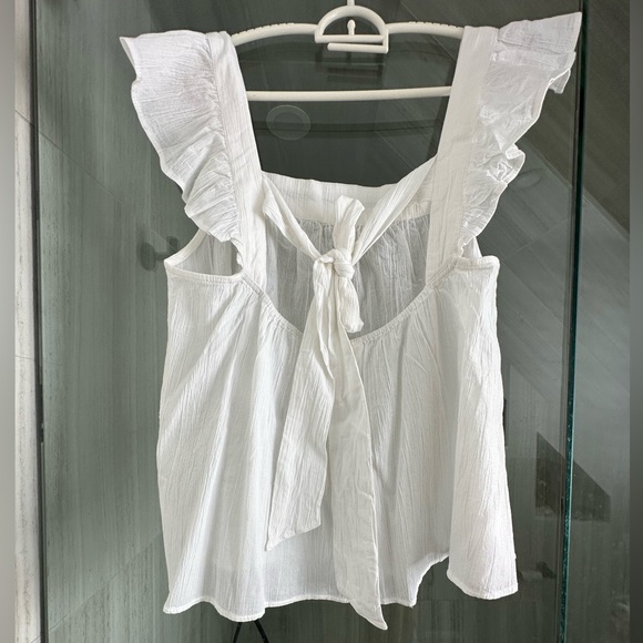 Flouncy white top with tie back - Picture 2 of 2